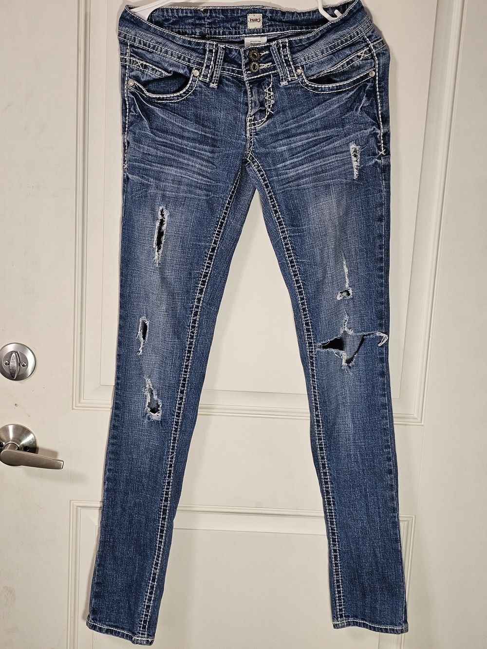 H2J Hydrolic Y2K Distressed Cross Embroidered Jeans 3/4